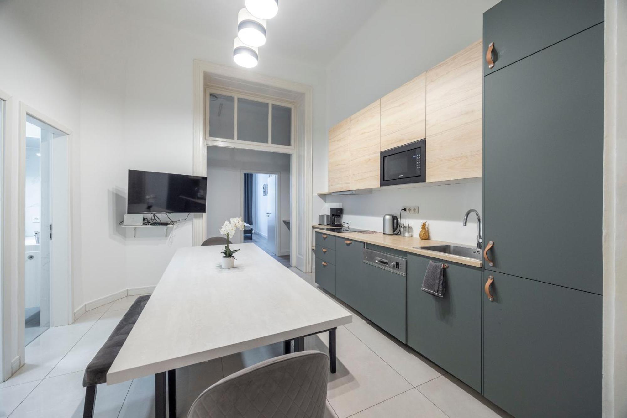 Spacious Cozy Home With 4Bedroom In The Heart Of Bp 布达佩斯 外观 照片