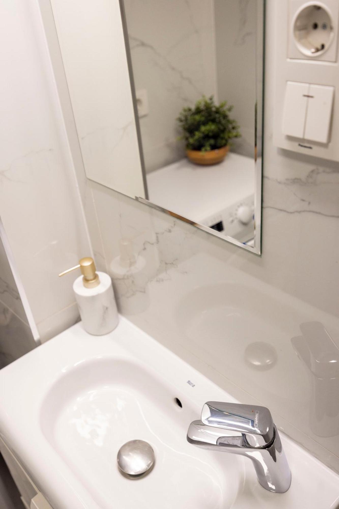 Spacious Cozy Home With 4Bedroom In The Heart Of Bp 布达佩斯 外观 照片